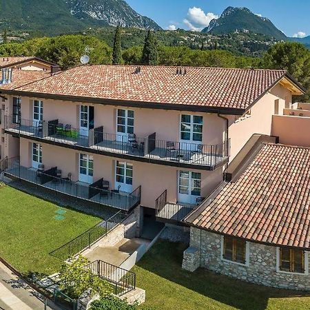 Regina Del Garda Suite Тосколано Мадерно Екстериор снимка
