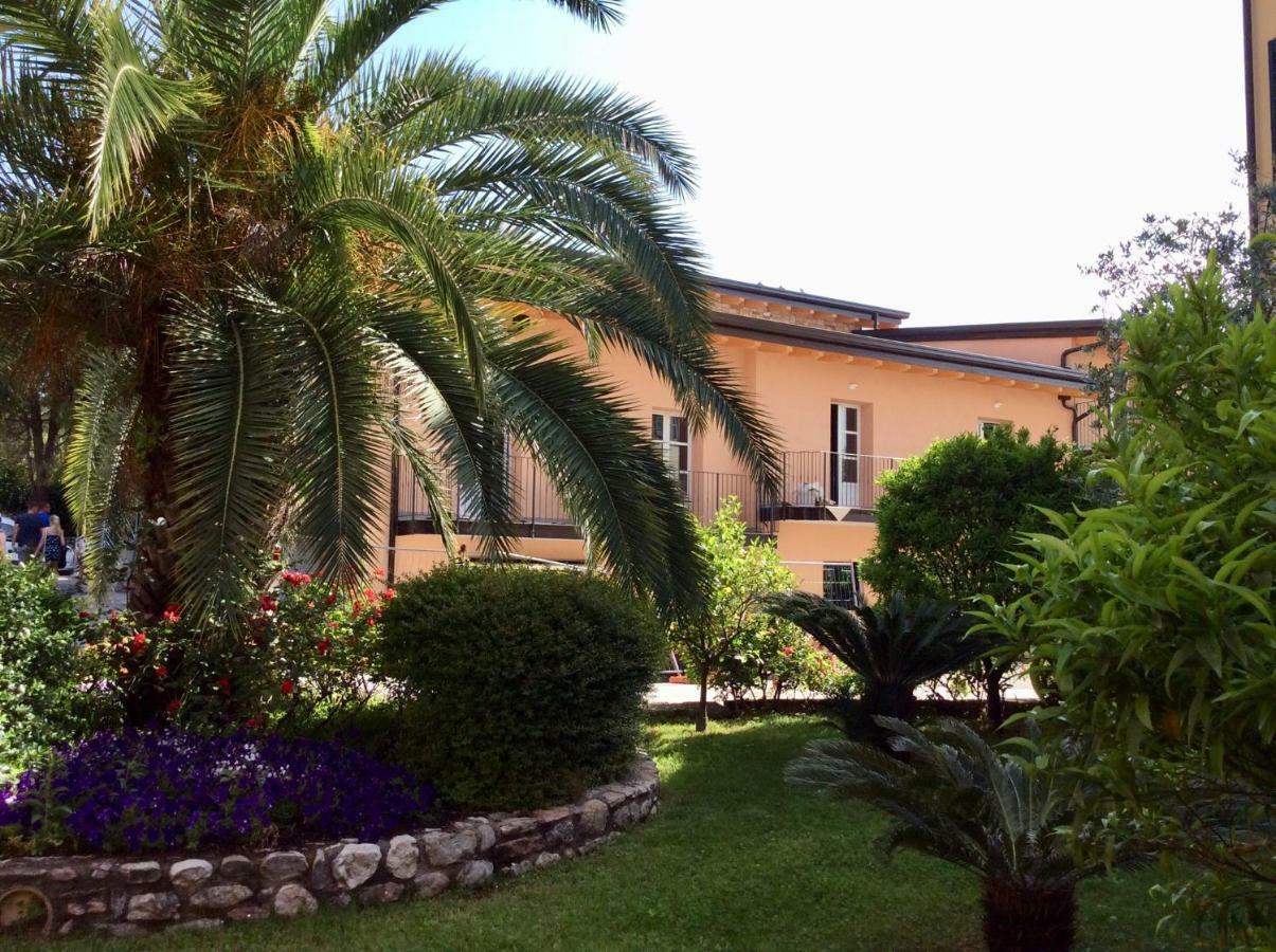 Regina Del Garda Suite Тосколано Мадерно Екстериор снимка